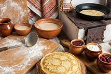 лайфхаки для блинов, уборка кухни после Масленицы, как отмыть жир после жарки блинов, как испечь блины без бардака