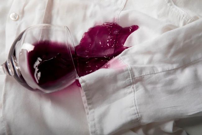 Как убрать пятно от красного вина